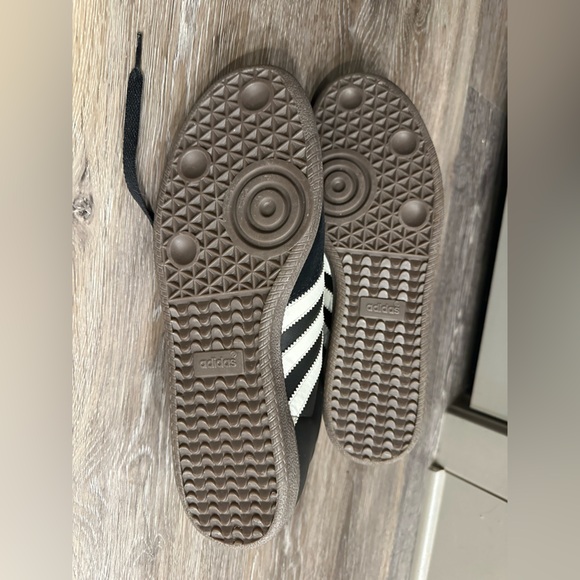 2009 Adidas Men’s Samba Indoor Soccer Sneaker - Picture 5 of 11